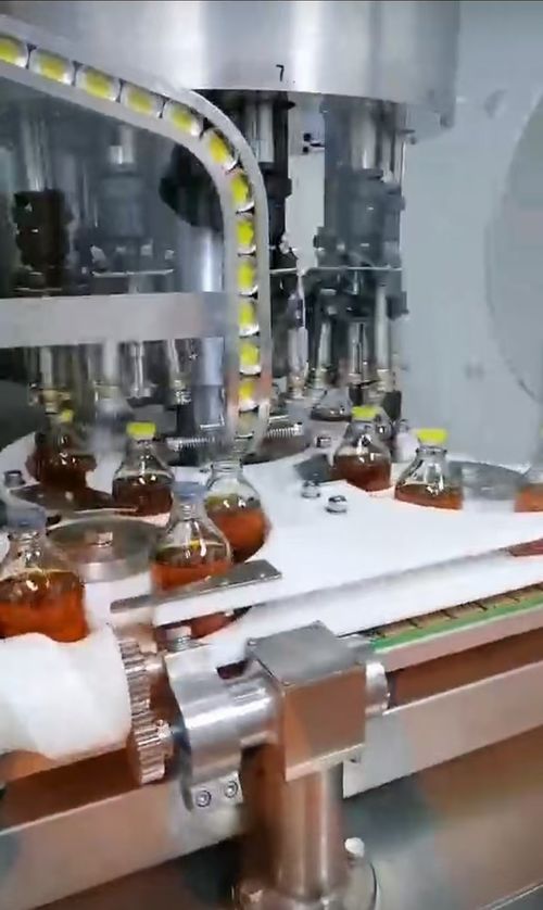Laatste bedrijf oplossingen over 50 ml-500 ml injectie-vul-stopper-capping machine FAT voor klant!