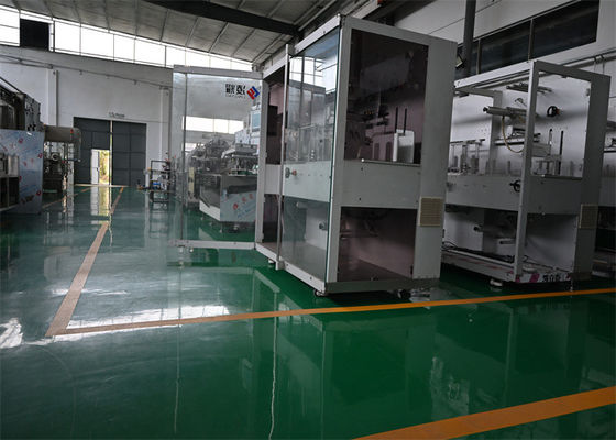Automatisch plakverpakkingssysteem voor farmaceutische zalven 100-300 pleisters per minuut GMP-gecertificeerd ontwerp