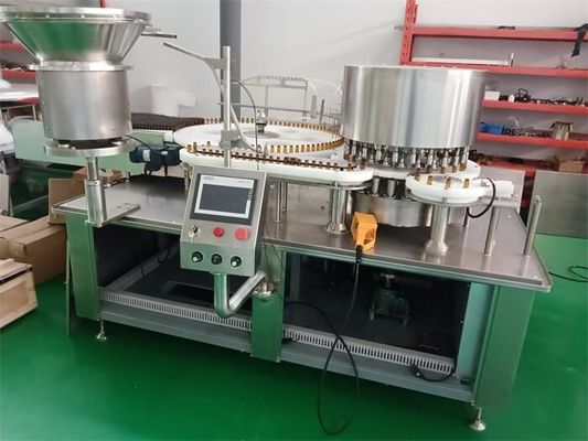 GMP-gecertificeerde automatische vul- en bekledingsmachine voor voedingsoplossing, met 24 vulstukken met een capaciteit van 12000 BPH