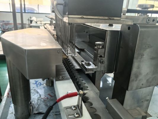 Steriele flessenvulmachine, geautomatiseerde flessenvuller ️ Volledige automatische vulmachine LYGZ-6/8/10 (2000-3500 BPH) voor orale vloeistoffen, serums en toners