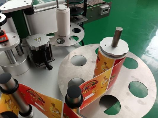 Automatische etiketteermachine voor flessen voor 20-1500ml plastic en glazen flessen met carbonlint codering