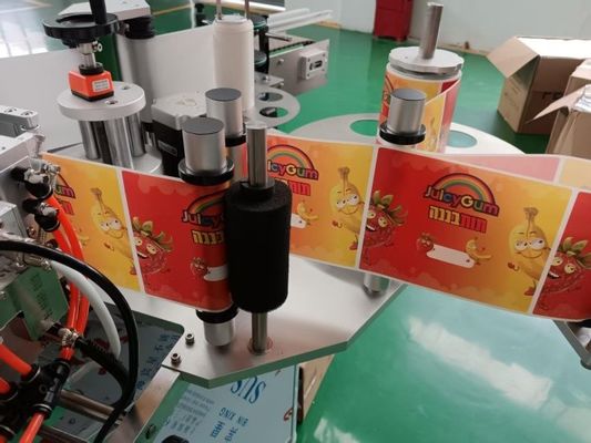 Volledig automatische plakkeretiketmachine voor drankjes farmaceutische cosmetische flessen    20-1500 ml Met koolstofband codering