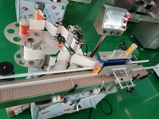 Automatische etiketteringsmachine met een hoog rendement 20-1500 ml voor plastic en glazen flessen met koolstofbandmarkering